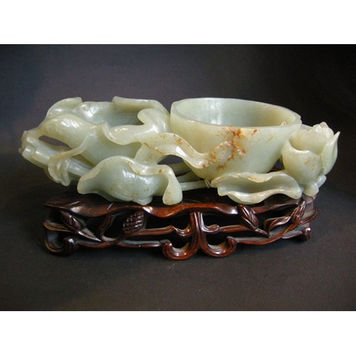 Brushwasher nephrite Jade sculpted in Lotus shape